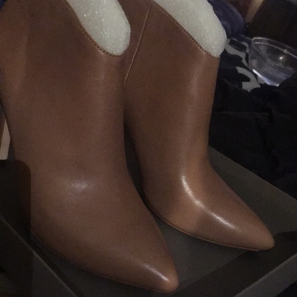 (8-1/2) Halston Heritage Shooties “Karen” in Camel - Picture 5 of 10